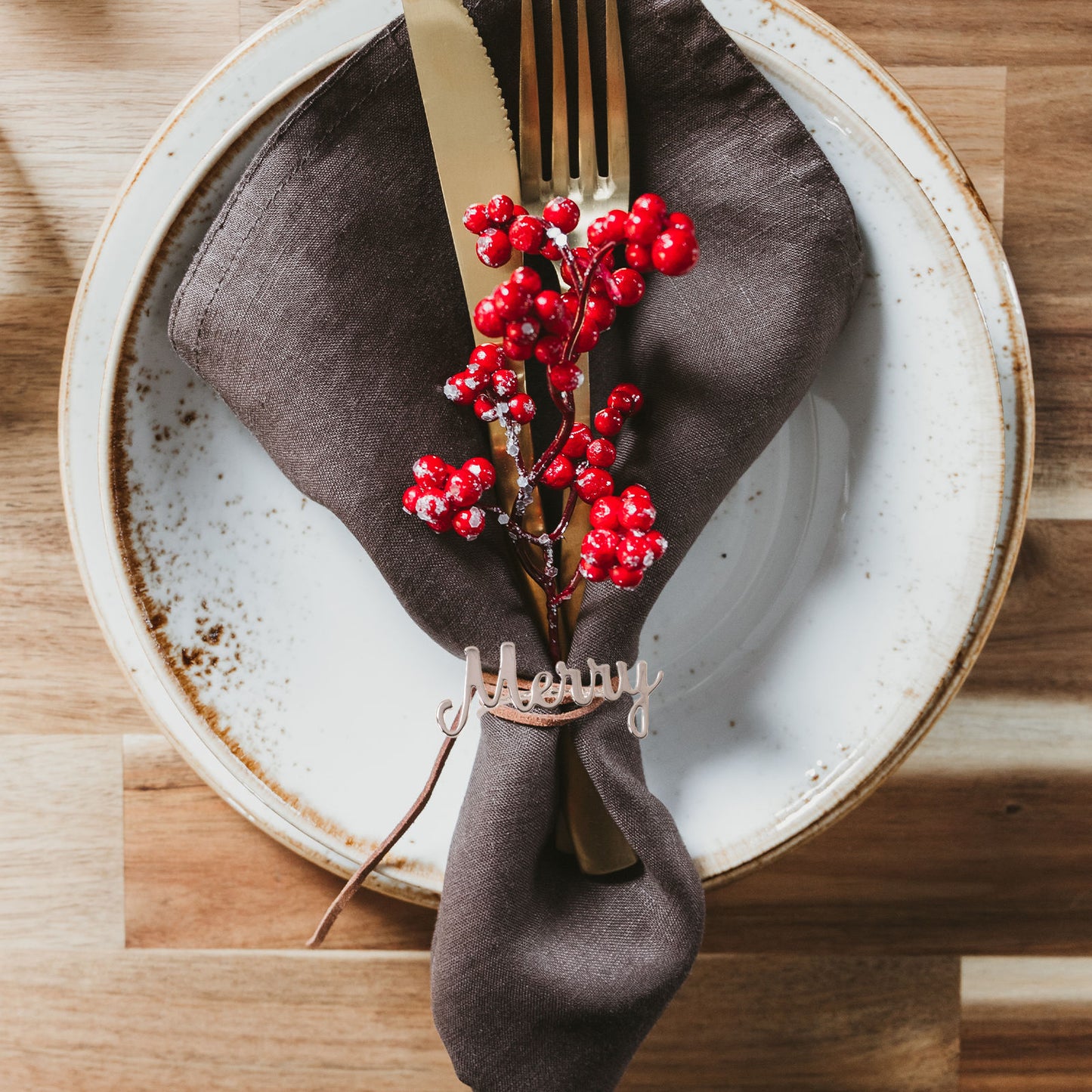 Set of 4 Bread and Butter Napkin Rings - Merry